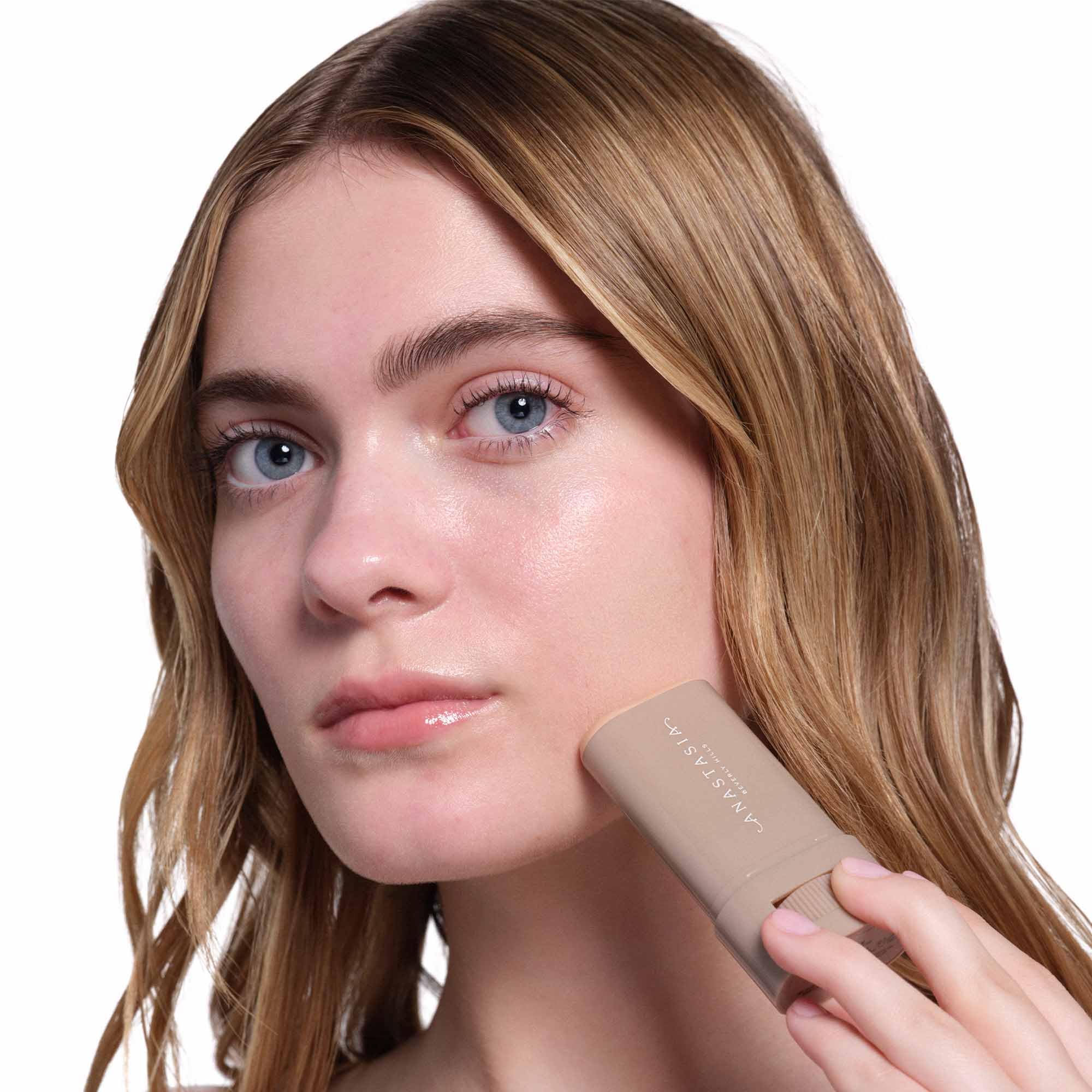 Anastasia Beverly Hills - Beauty Balm Serum Boosted Skin Tint - Shade 3 - Image 4