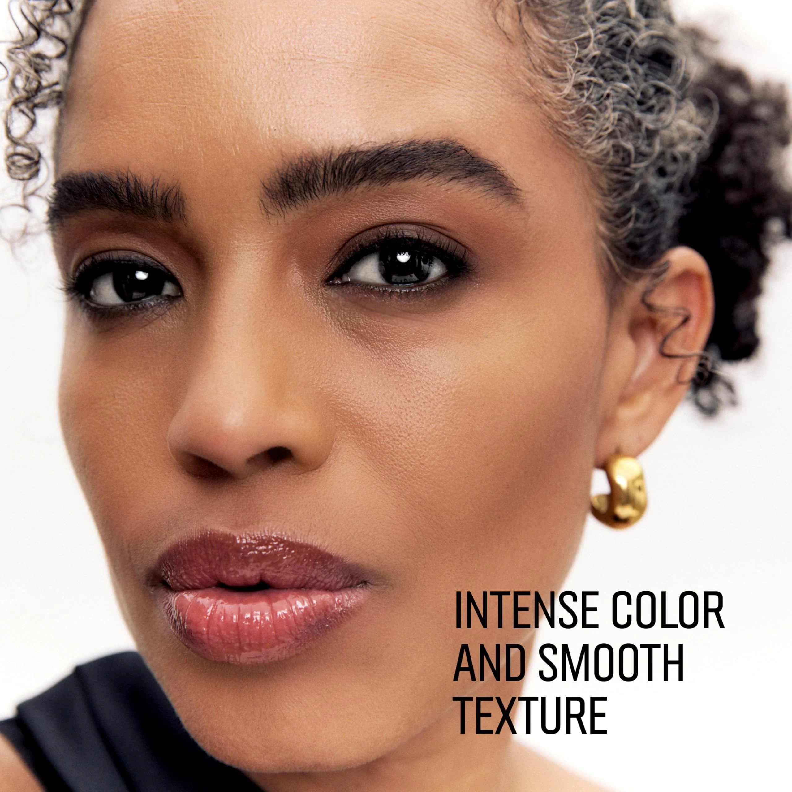 Bobbi Brown Perfectly Defined Gel Eyeliner | Richly Pigmented Color and Creamy Precision Lining, 0.012 Ounce, Pitch Black - Image 4