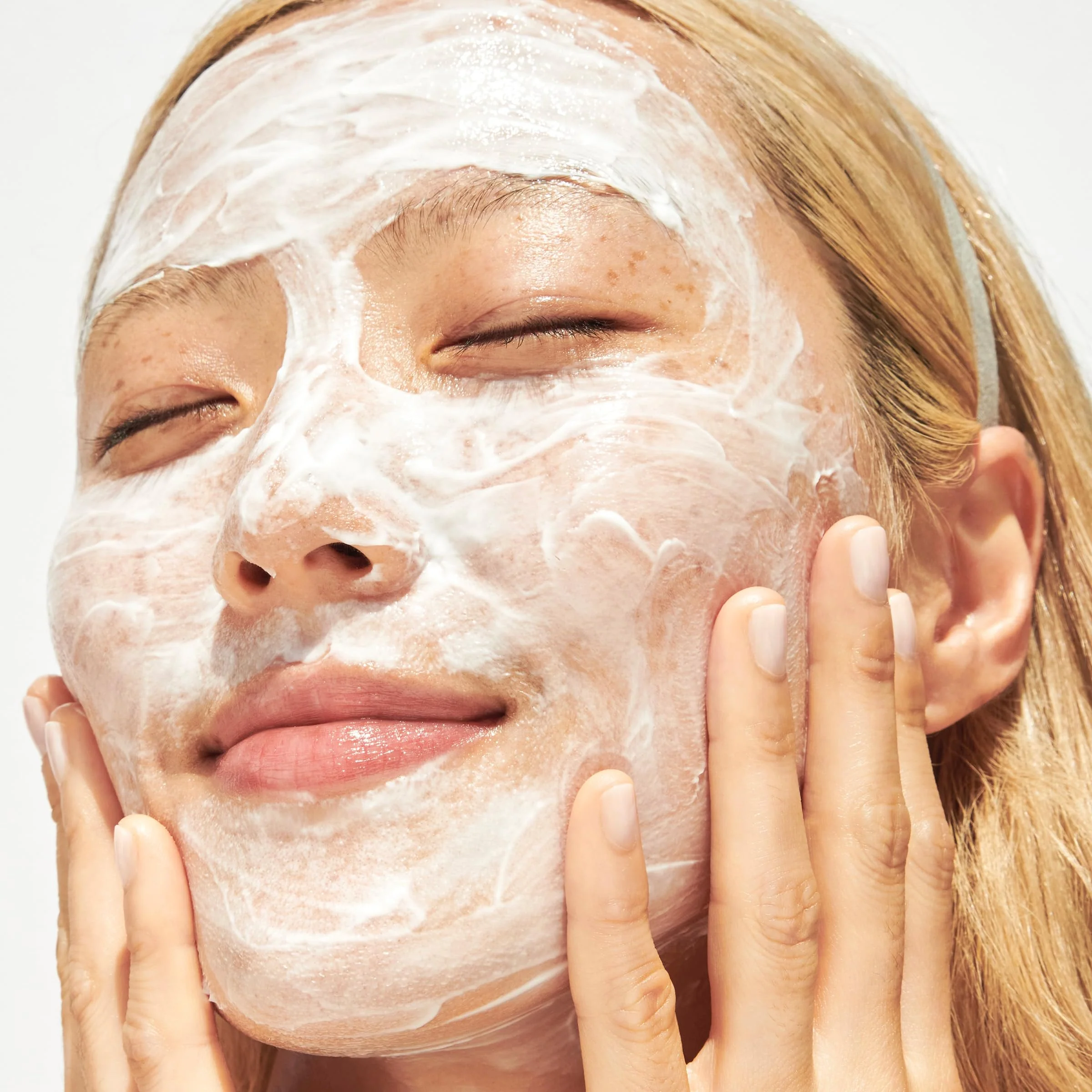 Clarins Hydra-Essentiel Face Mask | Hydrating Face Mask | Visibly Plumper Skin + 24H Hydration* | Revives Radiance | Double Dose Of Hyaluronic Acid | Visibly Smoothes | All Skin Types | 2.5 Oz - Image 4