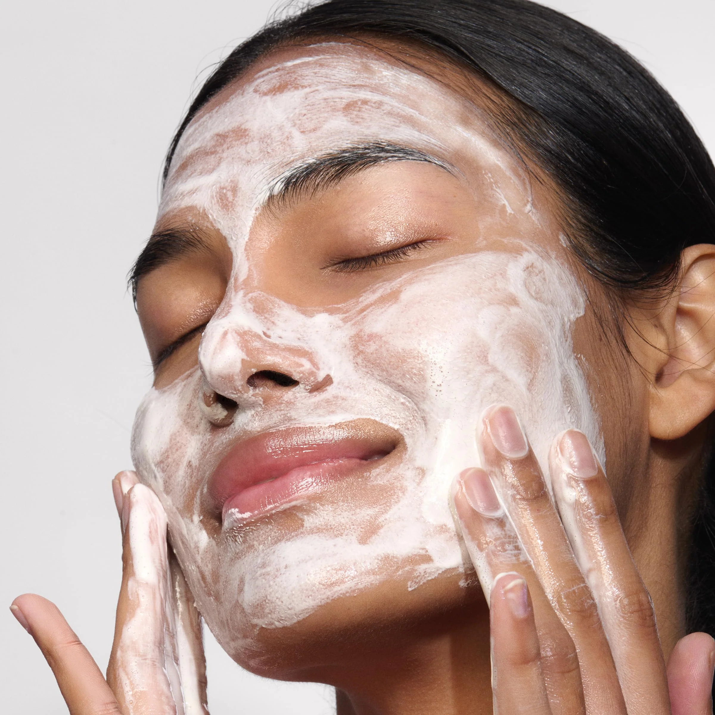 Clarins NEW Hydrating Gentle Foaming Face Cleanser | Cleanses, Soothes, and Softens | Contains Aloe Vera to Boost Hydration | Soap-Free | SLS-Free| Normal To Dry Skin Types - Image 3
