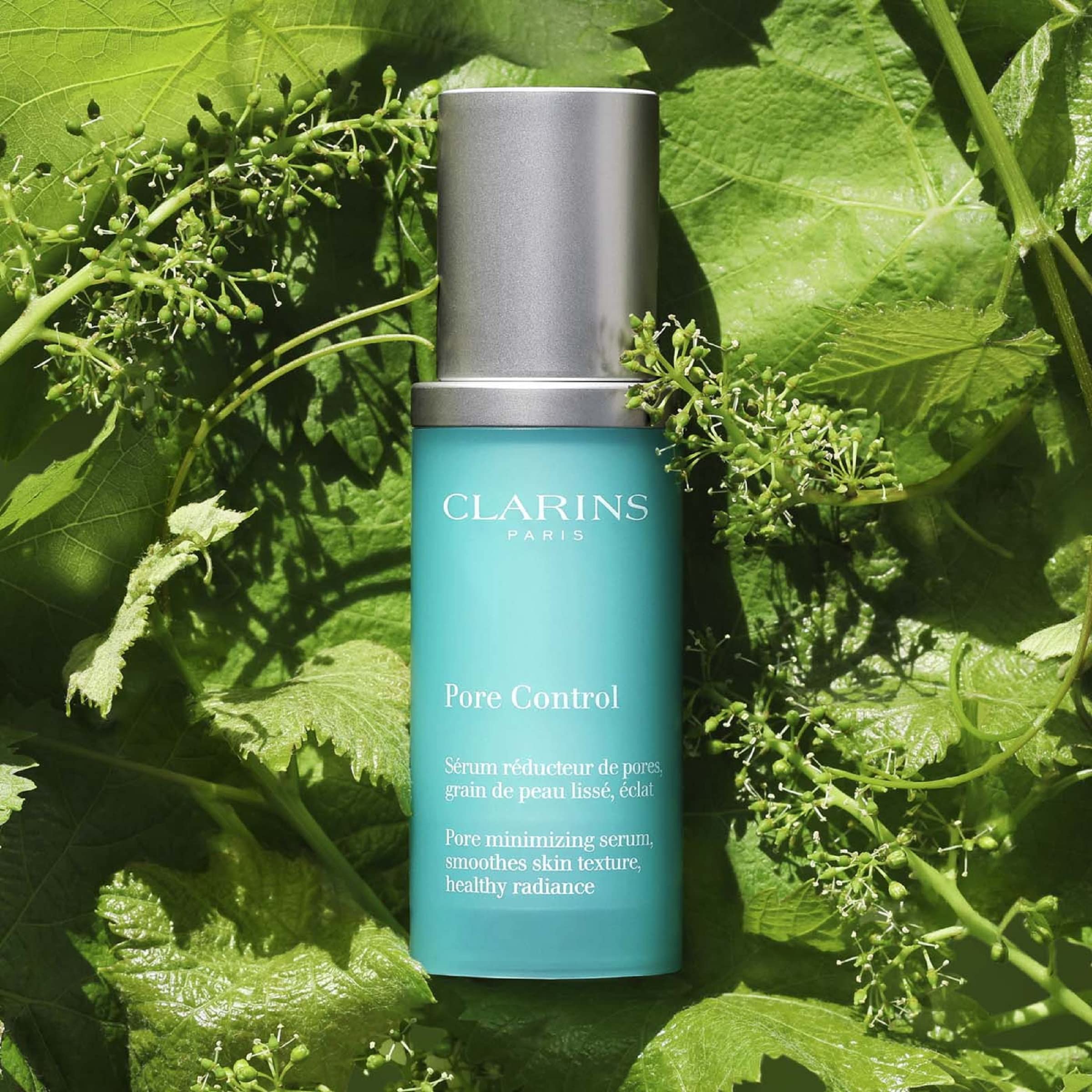 Clarins Pore Control Serum | Visibly Tightens Pores | Smoothes, Refines and De-Shines | Renews Radiance | Look and Size Of Pores Is Visibly Minimized* | Naturally Exfoliating Ingredients | 1 Fl Oz - Image 3