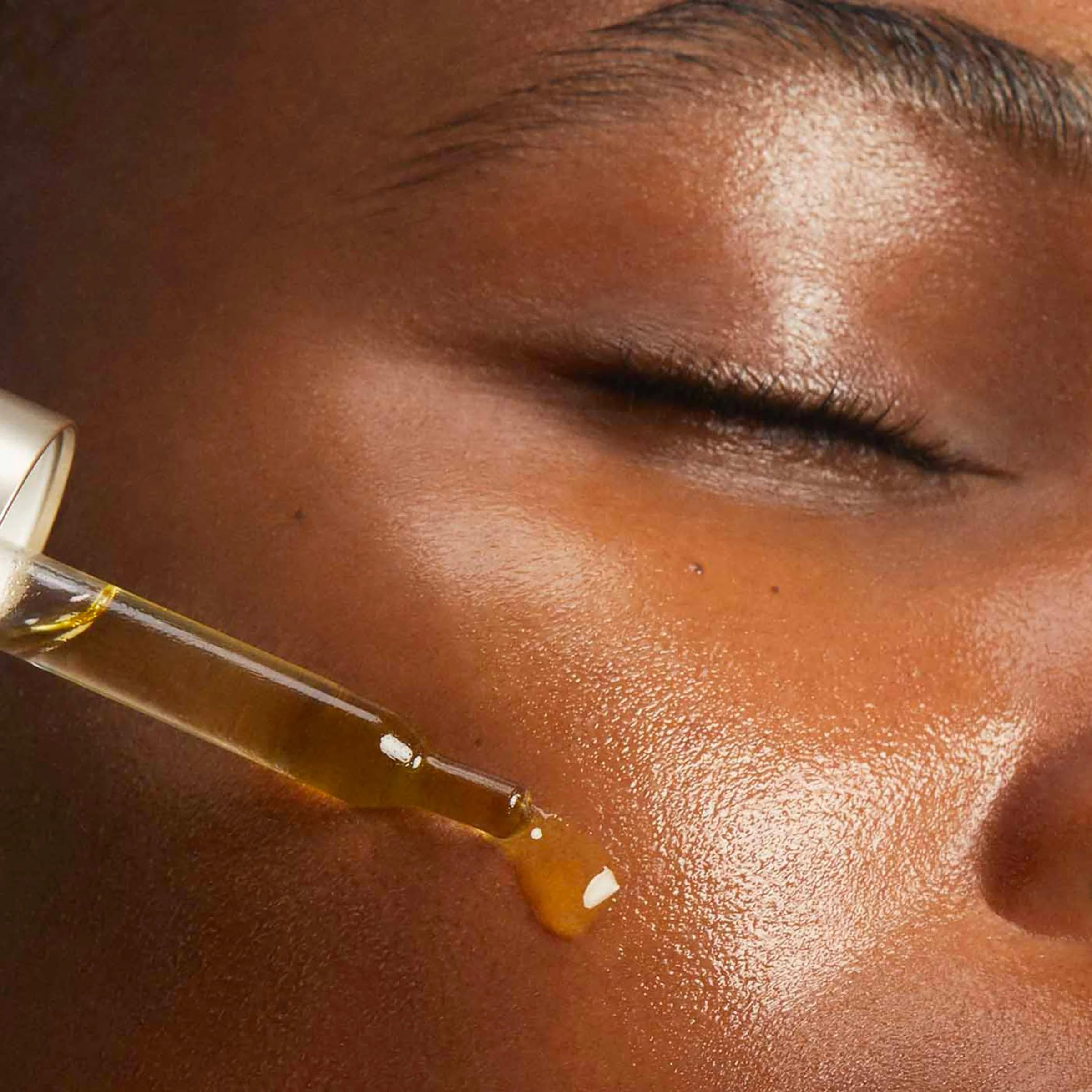 Clarins Santal Face Oil Treatment | Hydrates, Smoothes and Comforts Skin |Calms Redness and Irritations|Visibly Minimizes Fine Lines|Skin Is Immediately Soft*|100% Natural Plant Extracts|Dry Skin Type - Image 5