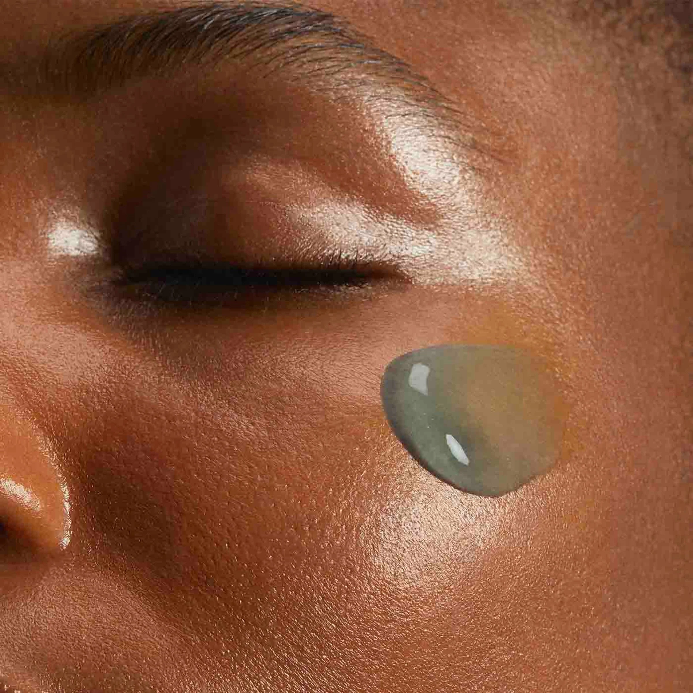 Clarins Total Eye Contour Gel | Cooling Eye Gel | Visibly Reduces Dark Circles and Puffiness | Refreshes, Hydrates and Soothes | Blend Of Natural Ingredients | All Skin Types | 0.6 Ounces - Image 4