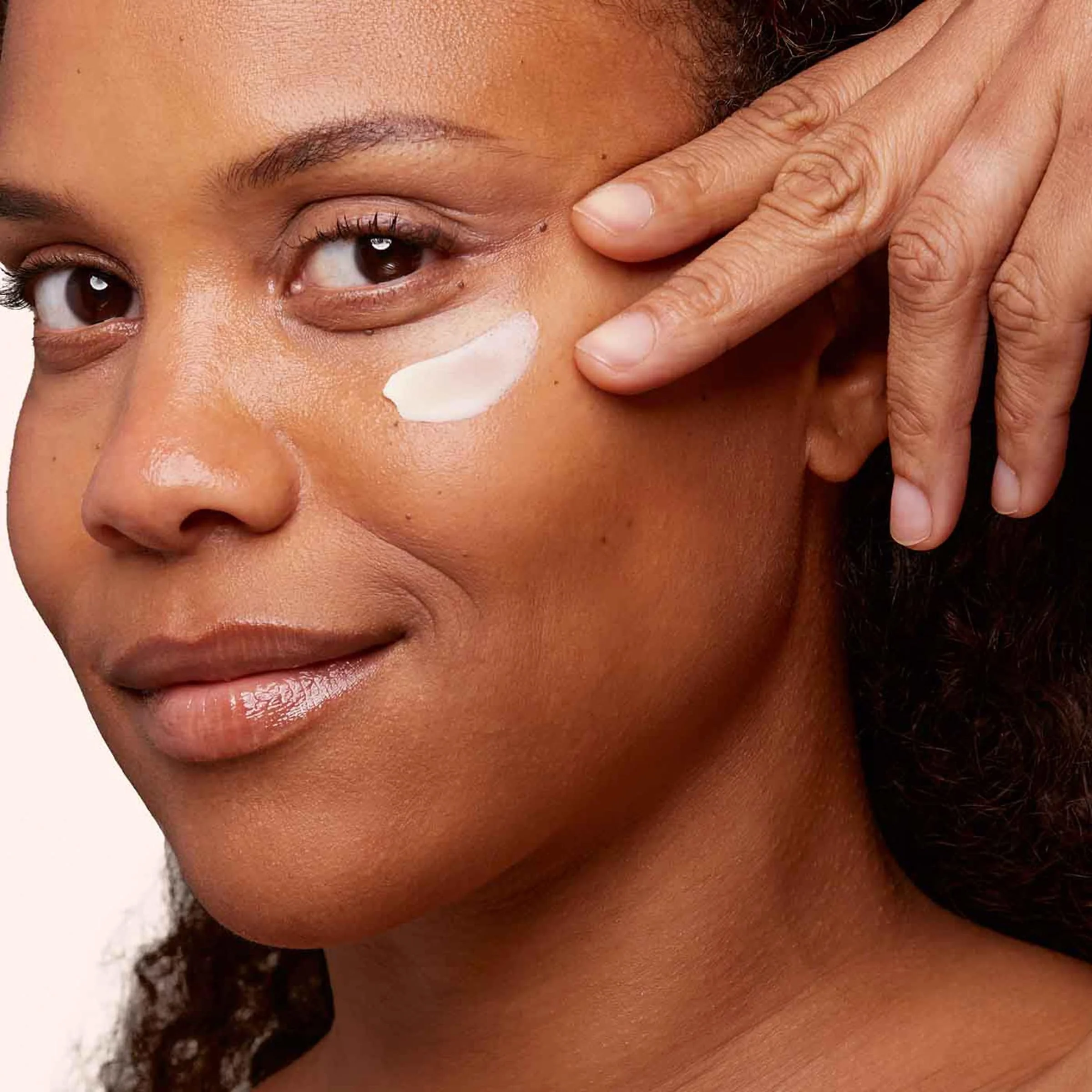 Clarins Total Eye Smooth | 2-In-1 Anti-Aging Eye Cream and 10-Minute Eye Mask | Minimizes Appearance Of Wrinkles, Dark Circles and Puffiness | Visibly Firms and Smoothes | All Skin Types | 0.5 Ounces - Image 5