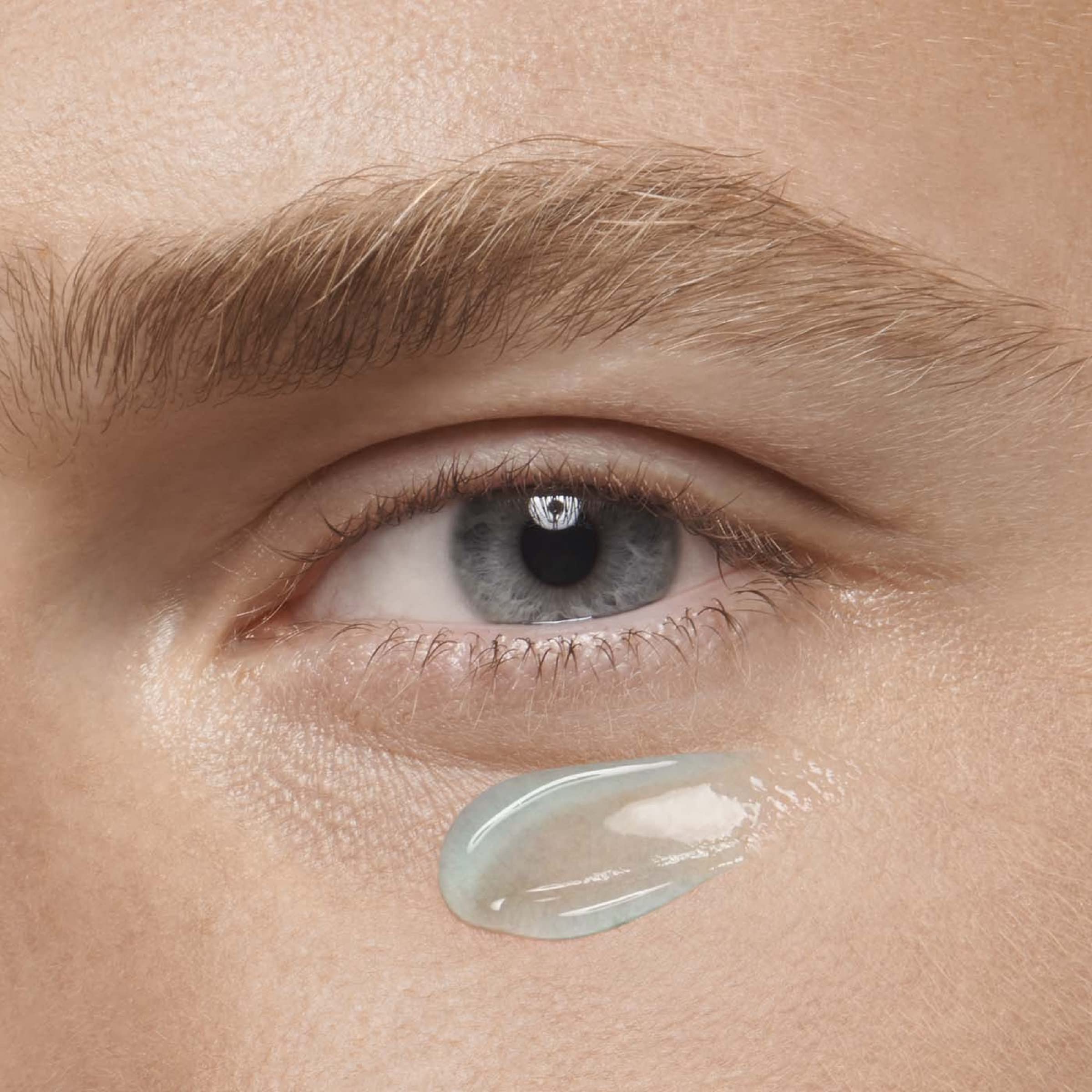 CLARINSMEN Energizing Eye Gel | Cooling, Roll-On Gel Energizes Tired-Looking Eyes | Targets Dark Circles and Puffiness | Locks In Moisture | Visibly Smoothes Eye Contours | Fragrance-No | 0.5 Ounces - Image 4
