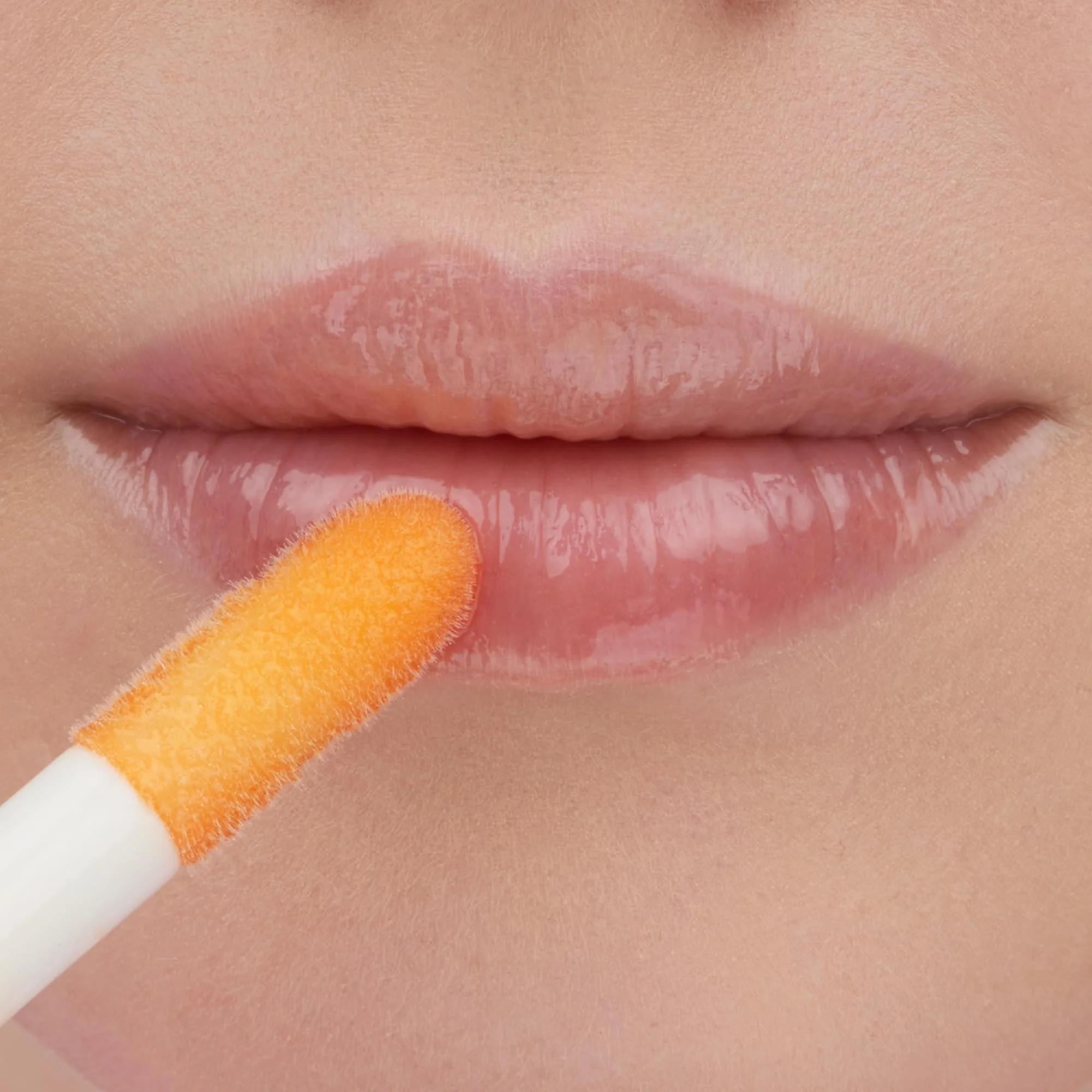 essence | Hydra Kiss Lip Oil | Vegan & Cruelty Free (02 | Honey, Honey!) - Image 6