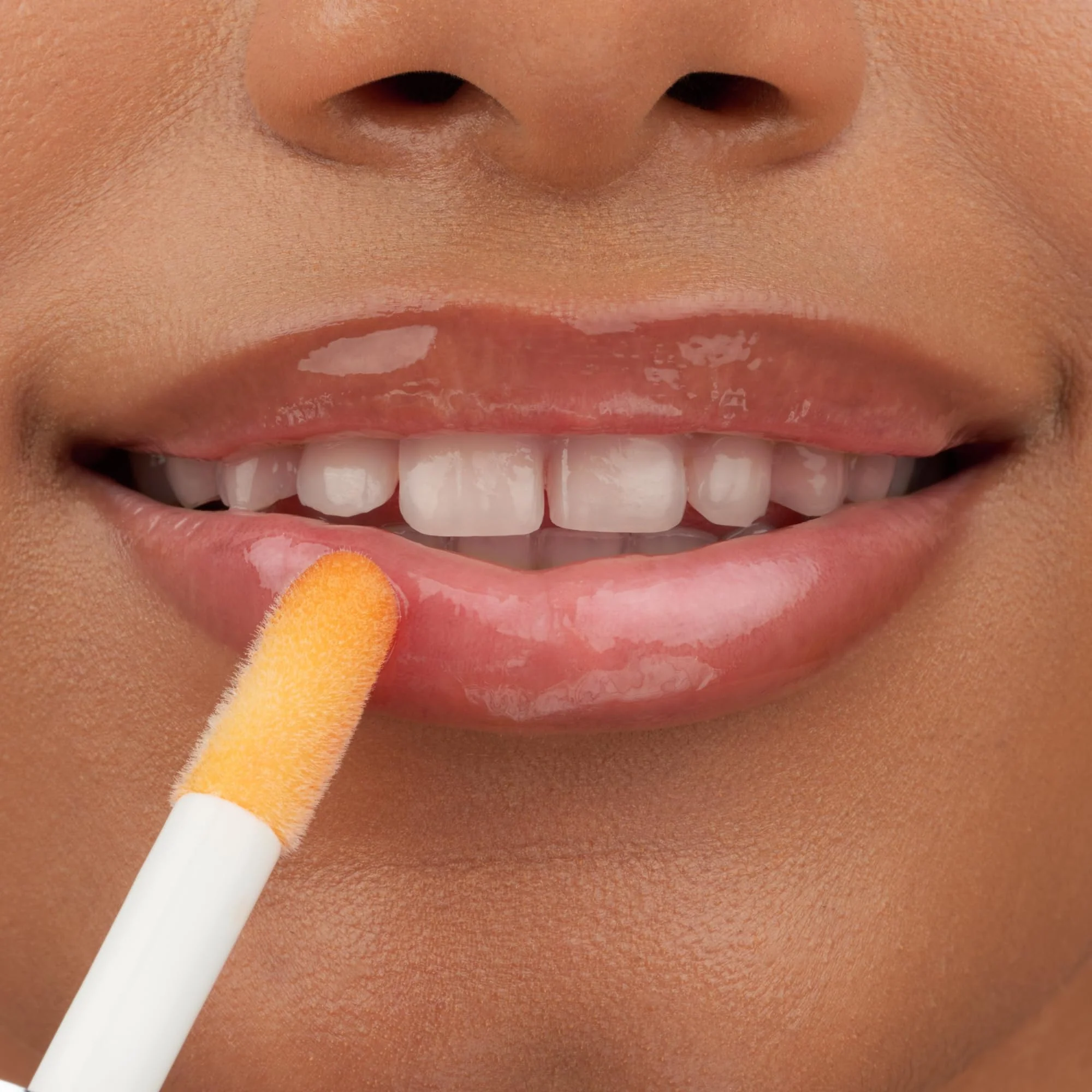 essence | Hydra Kiss Lip Oil | Vegan & Cruelty Free (02 | Honey, Honey!) - Image 7