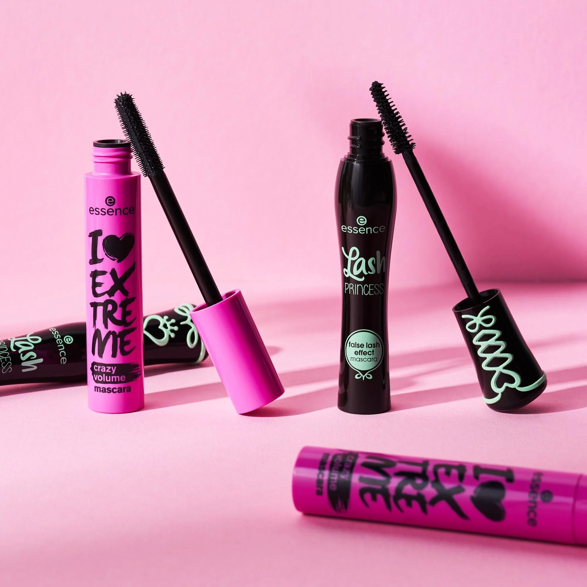 essence | I Love Extreme Crazy Volume Mascara (Pack of 1) | Intense & Dramatic Volume & Length in One Swipe | Vegan & Cruelty Free - Image 2