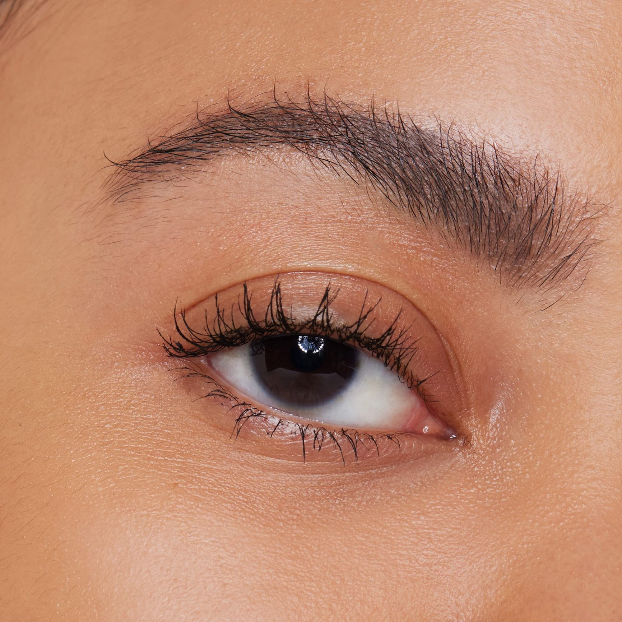 essence | Lash Like A Boss Instant Volume & Length Mascara | Ultra Black Color & Curved Fiber Brush | Vegan & Cruelty Free | Free From Parabens & Microplastic Particles - Image 6