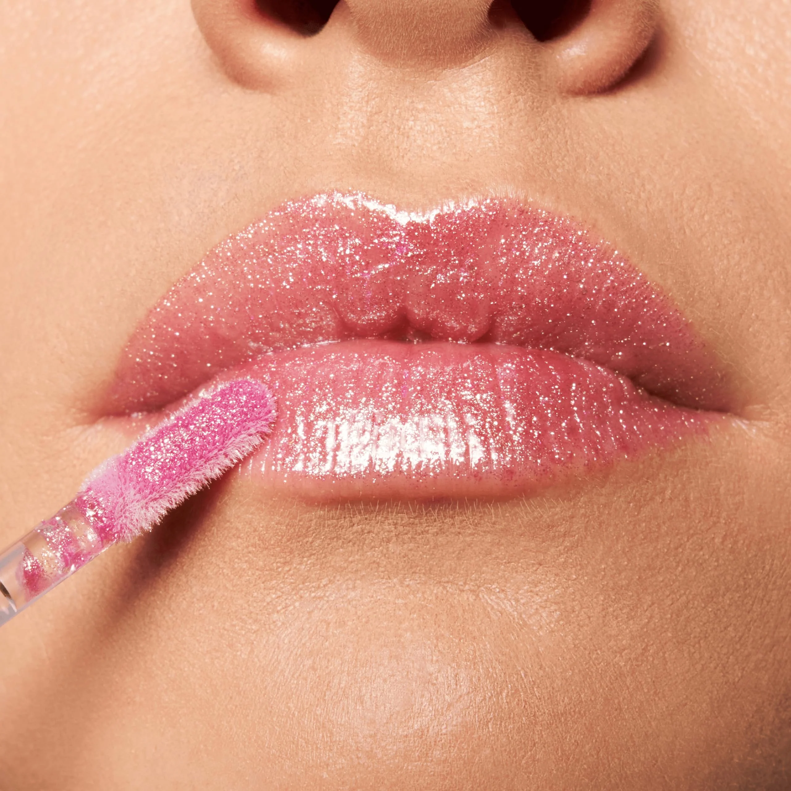 essence | Meta Glow Multi-Reflective Lip Gloss | Iridescent Shimmer, Holographic, Non-Sticky & Comfortable | Vegan & Cruelty Free (03 | Pink Vision) - Image 7