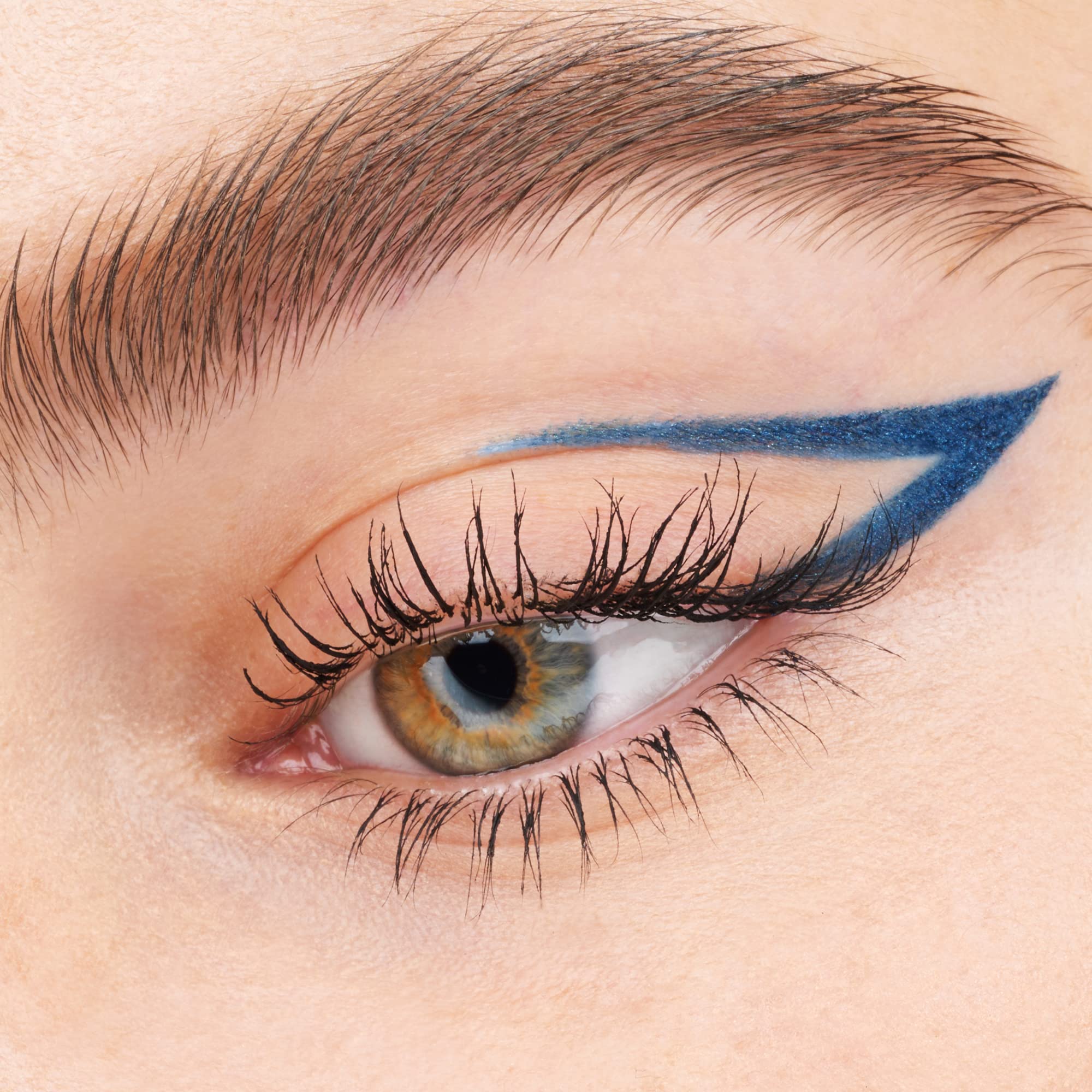 essence | Stay & Play Gel Eyeliner | Super Soft Gel-like Texture | Waterproof & Longlasting | Vegan & Cruelty Free (06 Midnight Sky) - Image 7