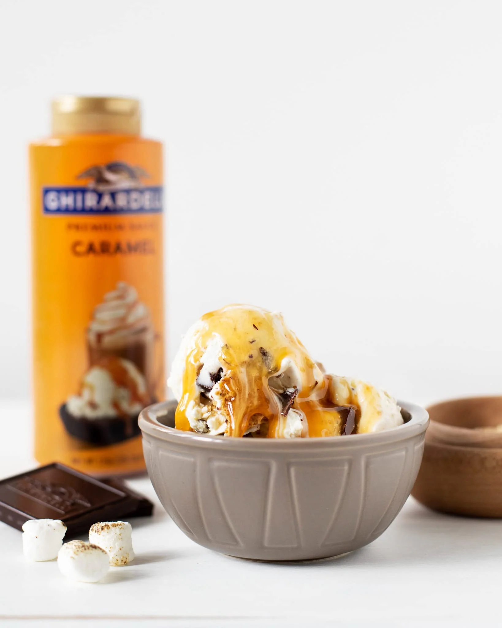 Ghirardelli Caramel Flavored Sauce 17 oz. bottle - Image 3