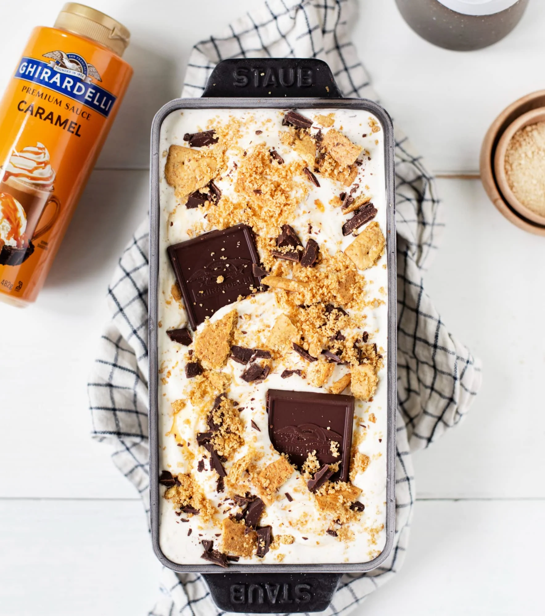 Ghirardelli Caramel Flavored Sauce 17 oz. bottle - Image 4