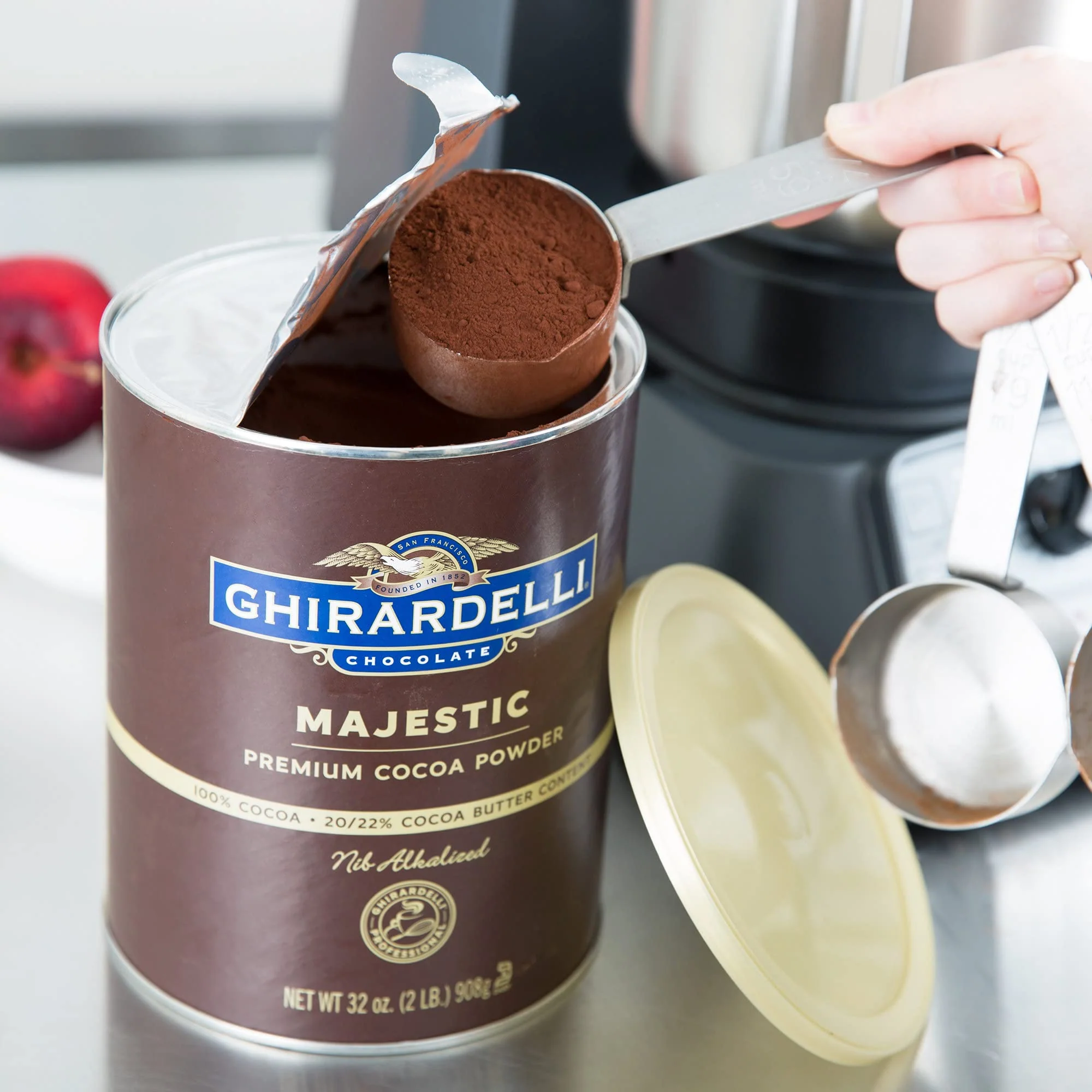 Ghirardelli Majestic Premium Cocoa Powder, 32 Ounce Can with Ghirardelli Stamped Barista Spoon - Image 5