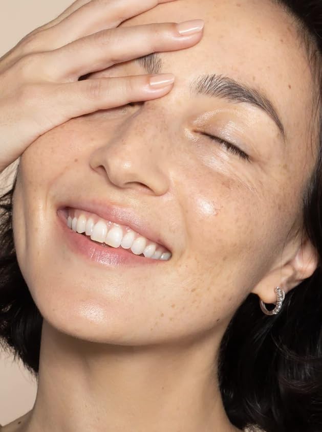 ILIA - Super Serum Skin Tint SPF 40 | Non-Comedogenic, Vegan, LIghtweight to Help Against Blue Light, + Pollution while Hydrating, Smoothing, + Refining (Ora ST6, 1 fl oz | 30 ml) - Image 4