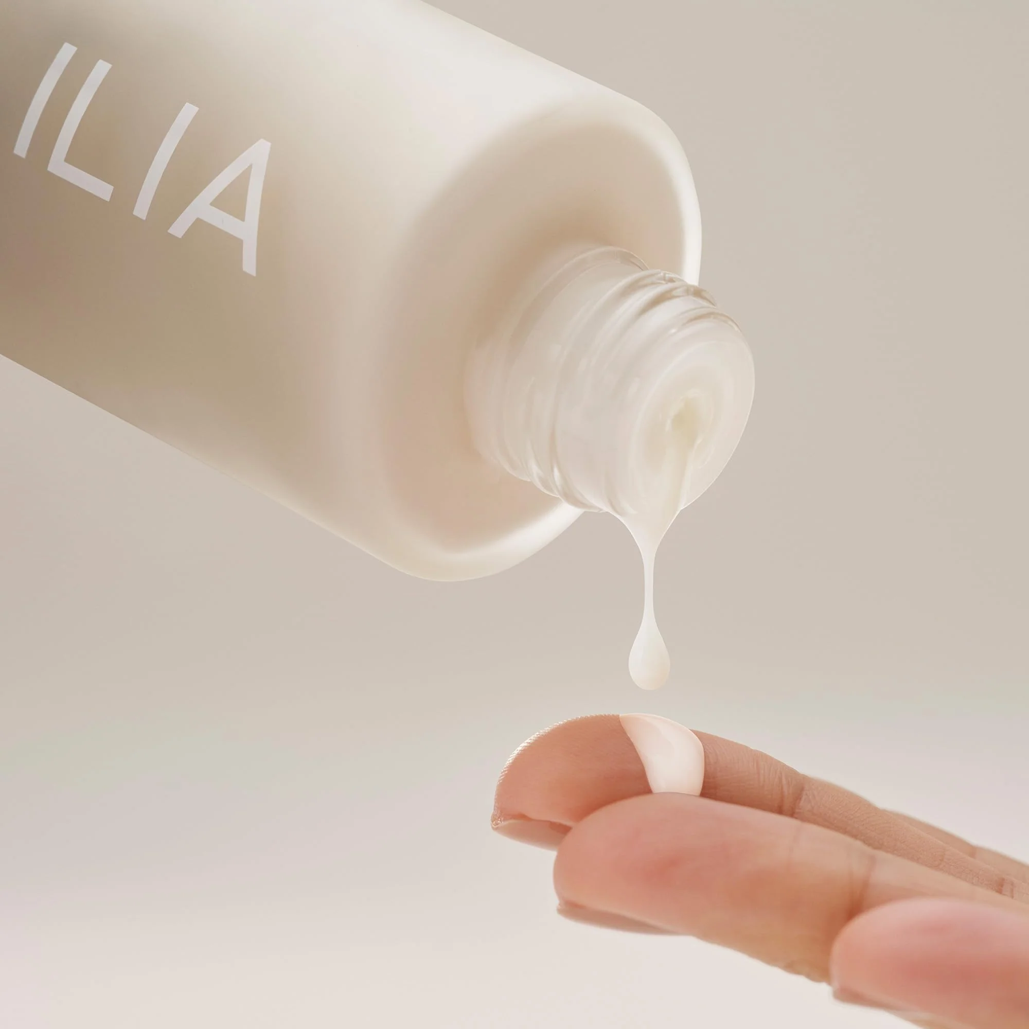 ILIA - The Base Face Milk Essence + Lightweight, Layerable Moisturizer | Hydrate, Smooth, Soothe, Strengthen | Non-Toxic, Vegan, Cruelty-Free, Clean Makeup (Full Size, 3.4 fl oz | 100 ml) - Image 4