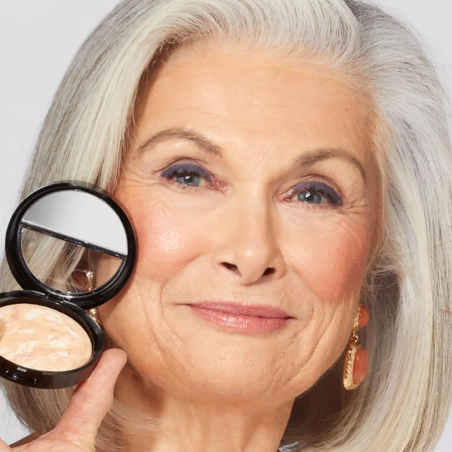LAURA GELLER NEW YORK Baked Balance-N-Glow Illuminating Foundation - Fair - Buildable Sheer to Light Coverage - Satin Finish - Image 3
