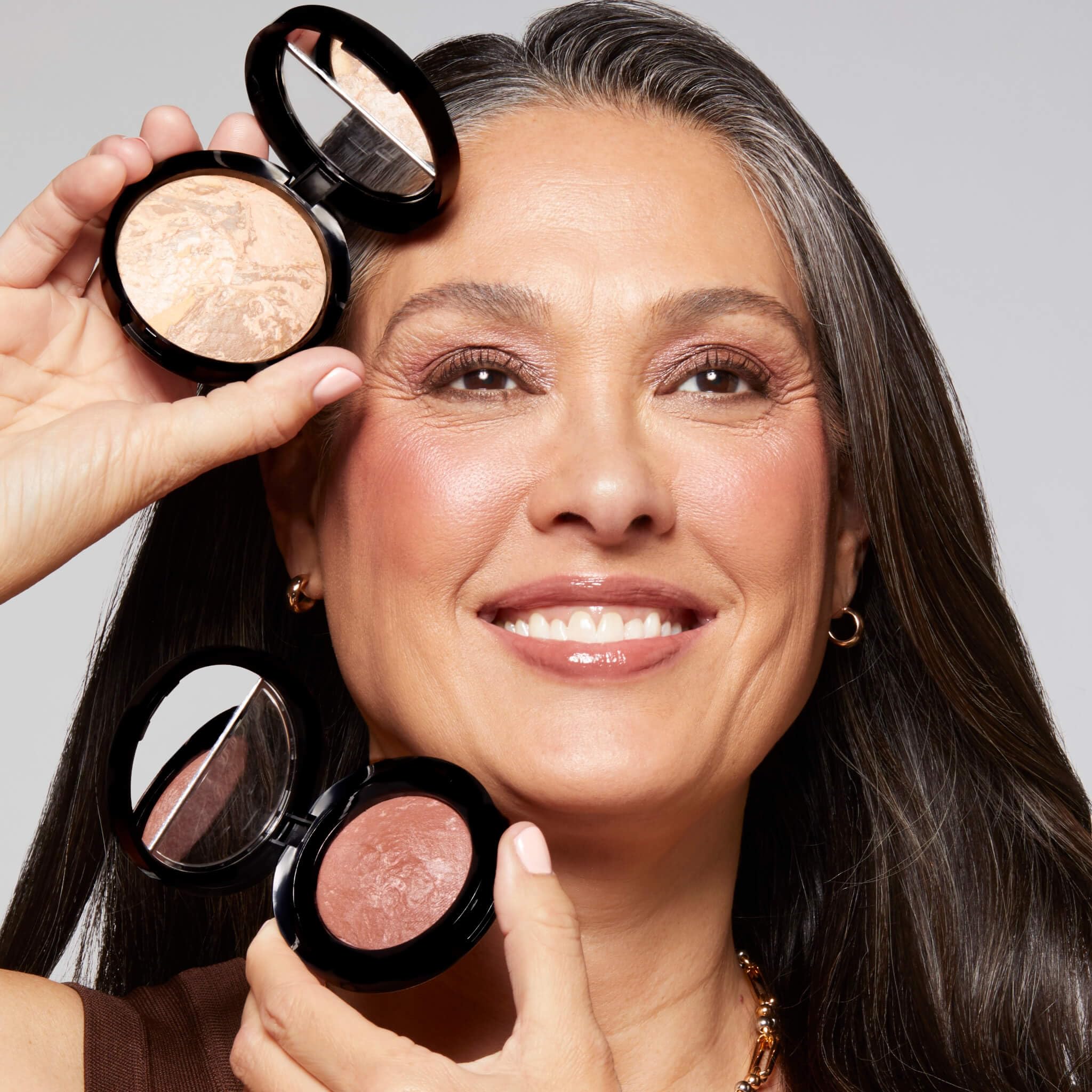 LAURA GELLER NEW YORK Blush-n-Glow Kit (3 PC): Baked Balance-N-Glow Illuminating Powder Foundation, Tan + Retractable Kabuki Brush + Baked Blush-N-Brighten, Pink Grapefruit - Image 2