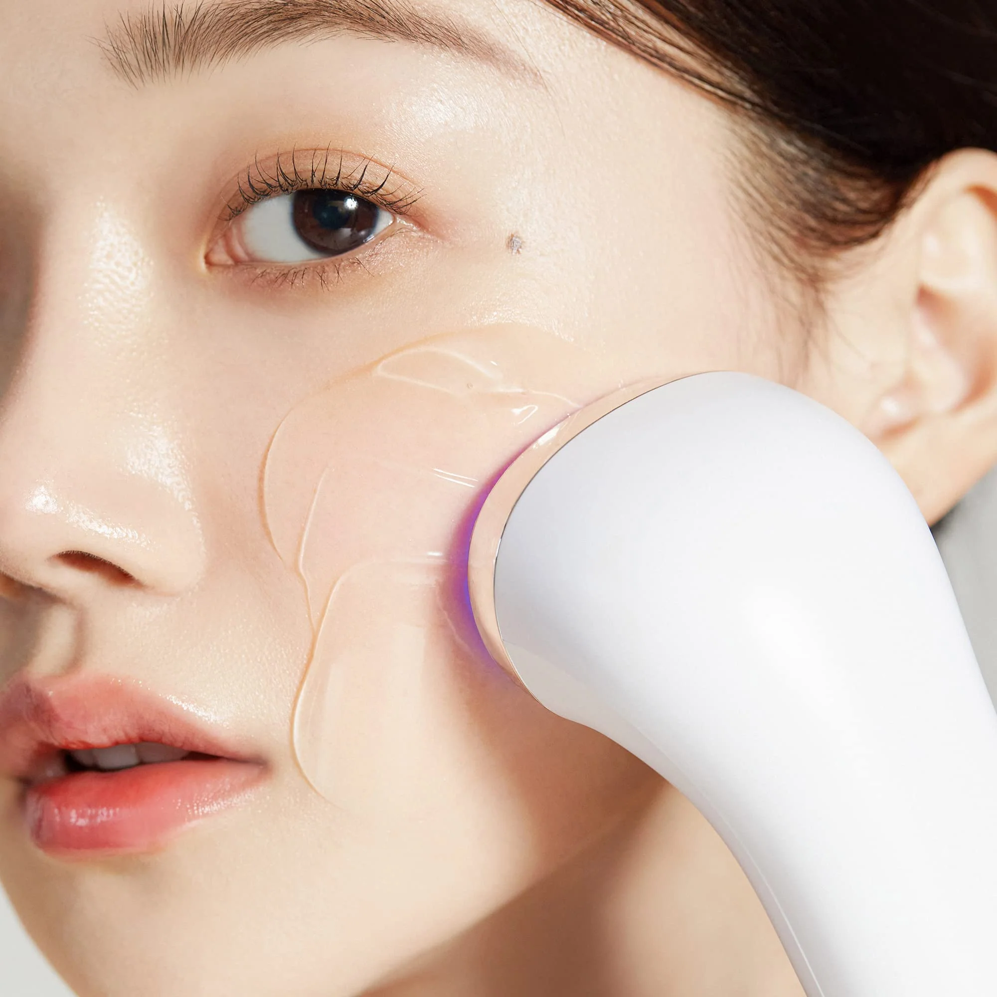 Medicube Age-R Booster Gel Serum for Skin Care Devices - Moisturizing and Nourishing Facial Serum with Plant Stem Cell Extract, Hyaluronic Acid, Collagen - Hypoallergenic Korean Skin Care - Image 5