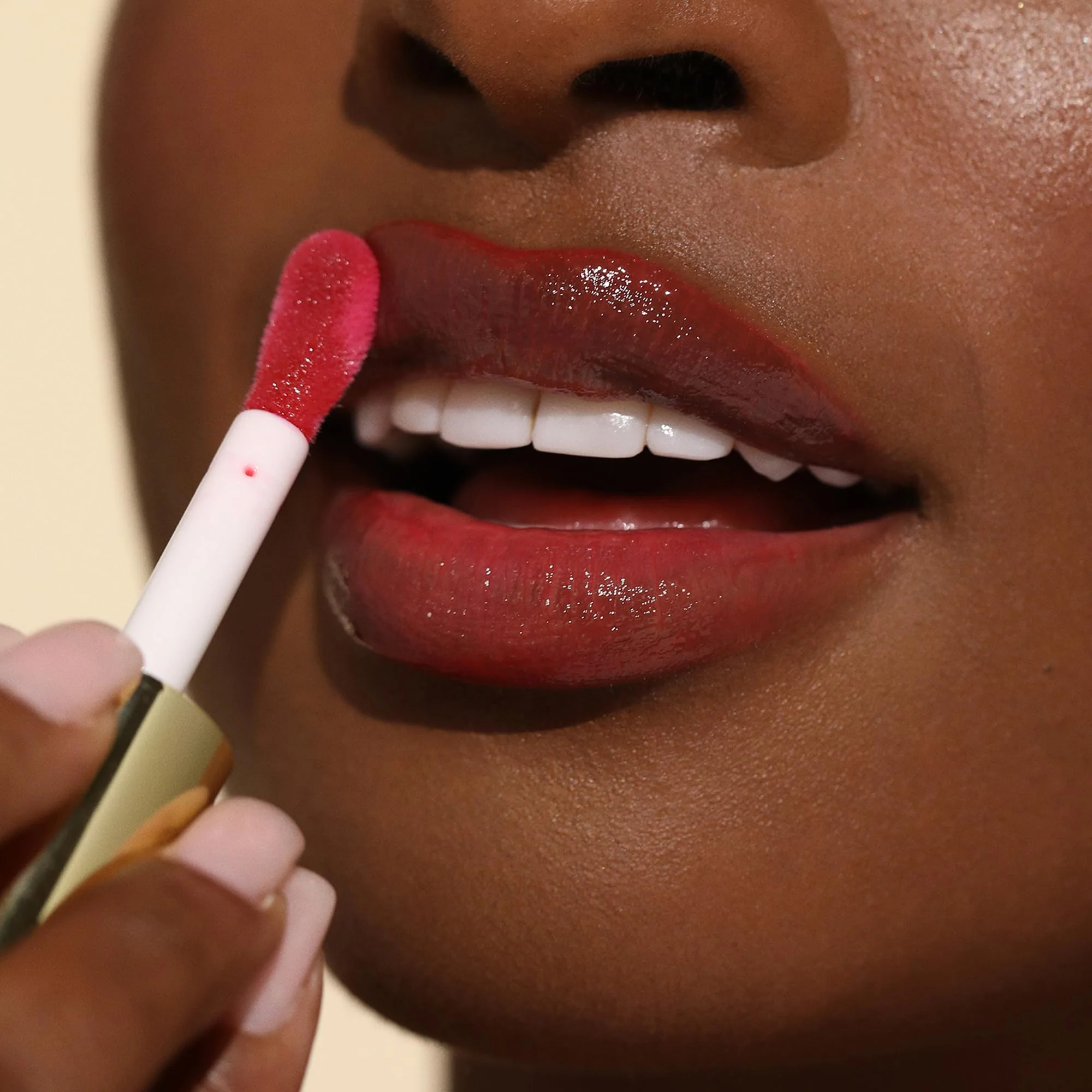Milani Lip Oil with Vitamin E for Instant Hydration, Fruit Extract Infused Lip Treatment and Moisturizing Lip Gloss - Strawberry Melon - Image 3