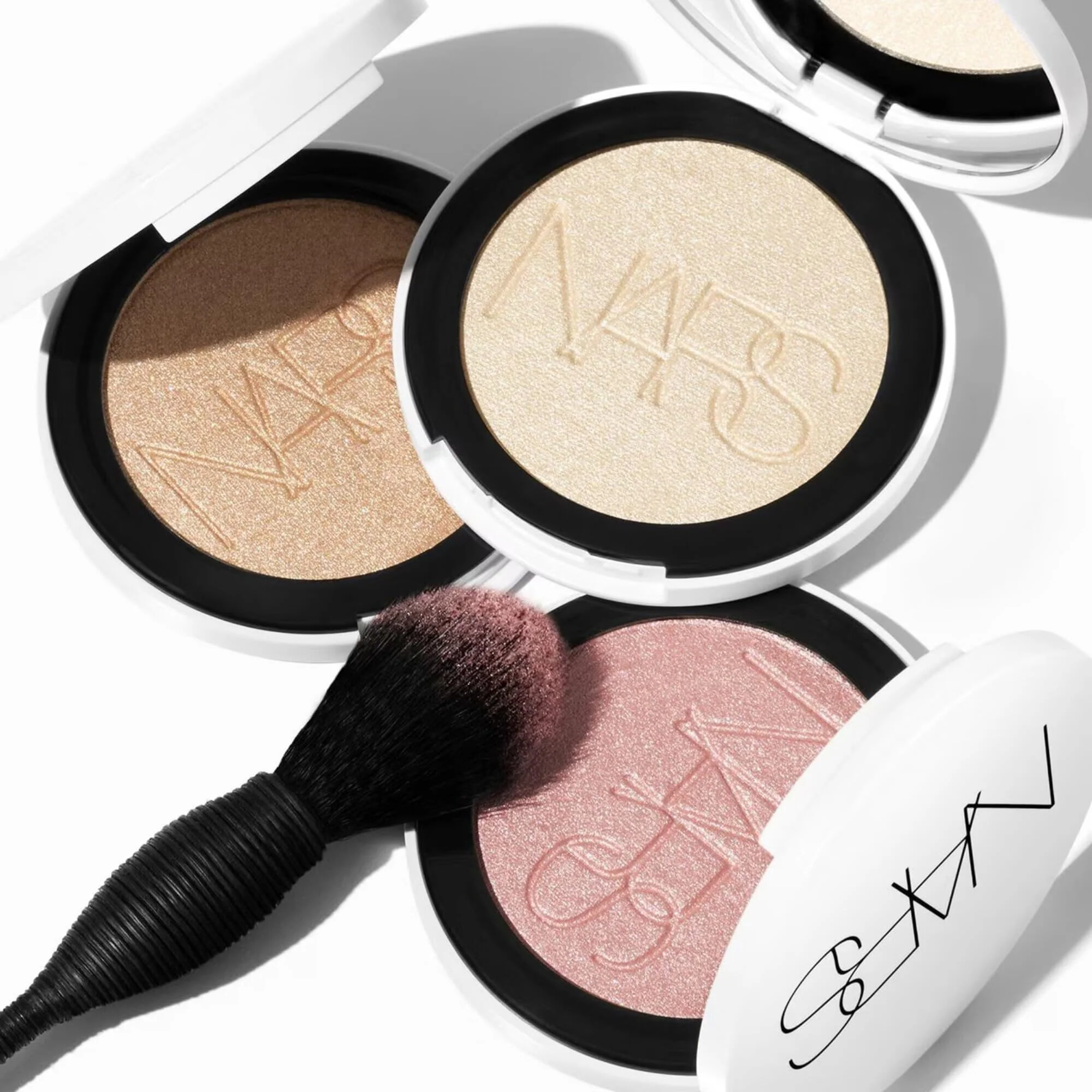 NARS Light Reflecting Luminizing Powder 0.21 oz, Refillable (EROS (Pearlescent Ivory)) - Image 3