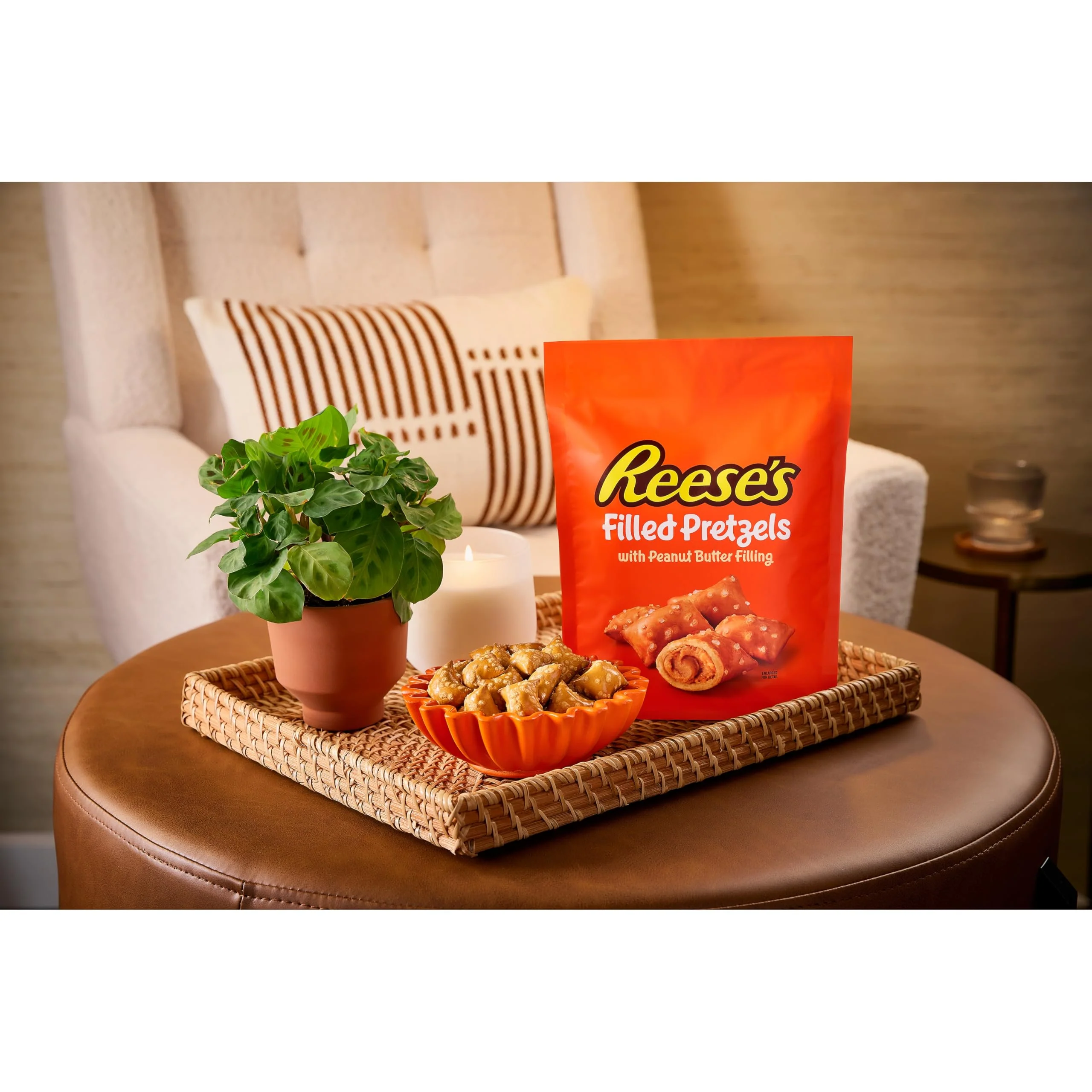 Reese's Filled Pretzels, Peanut Butter Pretzel Nuggets, Crunchy, Ready to Eat, Sweet and Salty Snack, 18oz Jar - Image 4