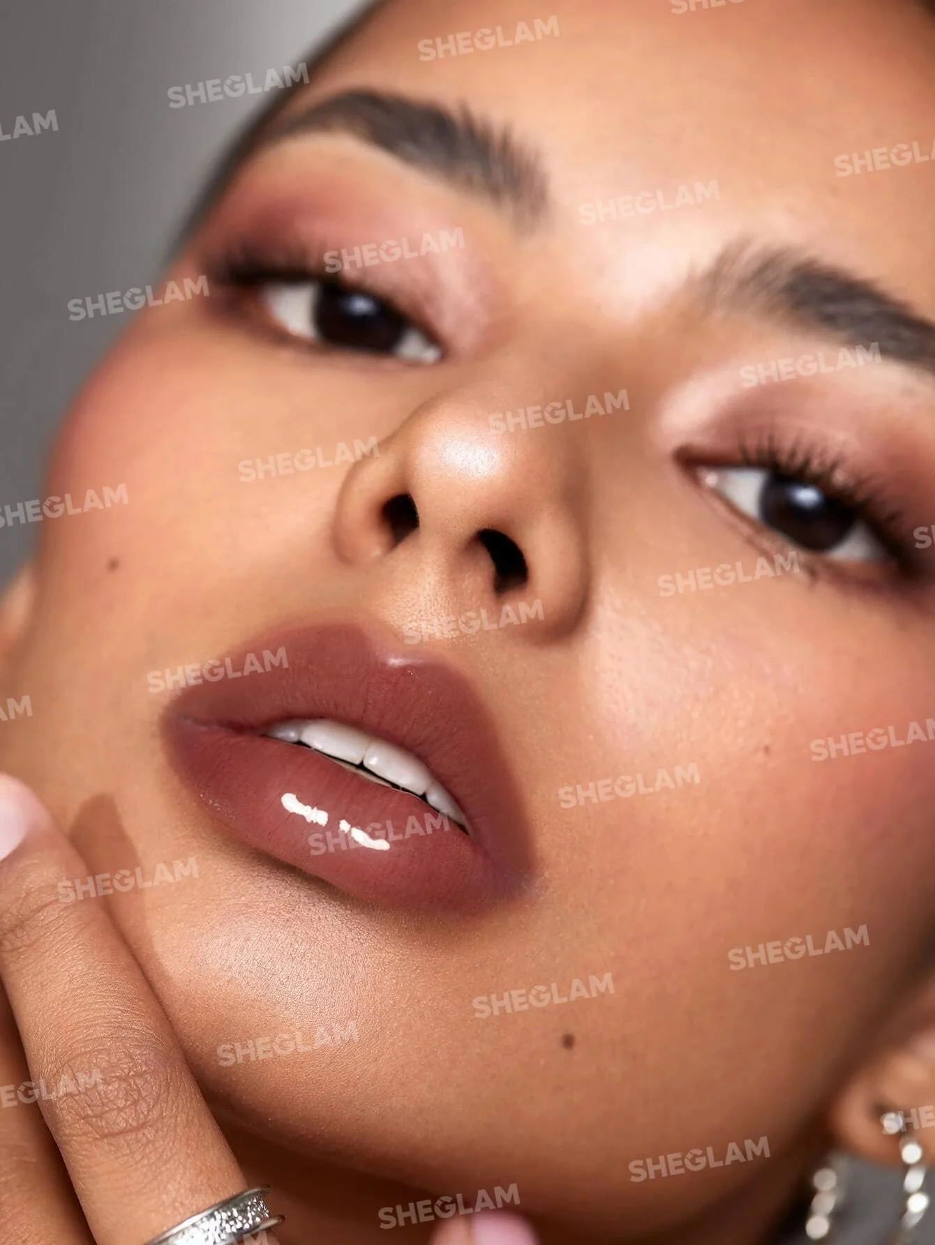 SHEGLAM Glaze Daze Lip Gloss Shiny Tinted Lip Gloss High Gloss Finish Plumping Lip Care Nourishing Not Easy to Fade Liquid Lip Cosmetics-Grape Juice - Image 4
