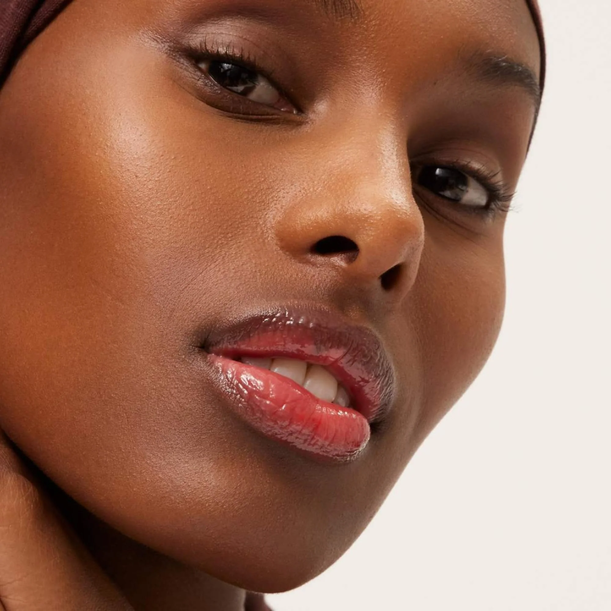 Summer Fridays Tinted Lip Butter Balm - Conditioning Vegan Lip Balm for Instant Moisture, Shine & Hydration - Sheer-Tinted, Soothing Skincare - Poppy (.5 Oz) - Image 2