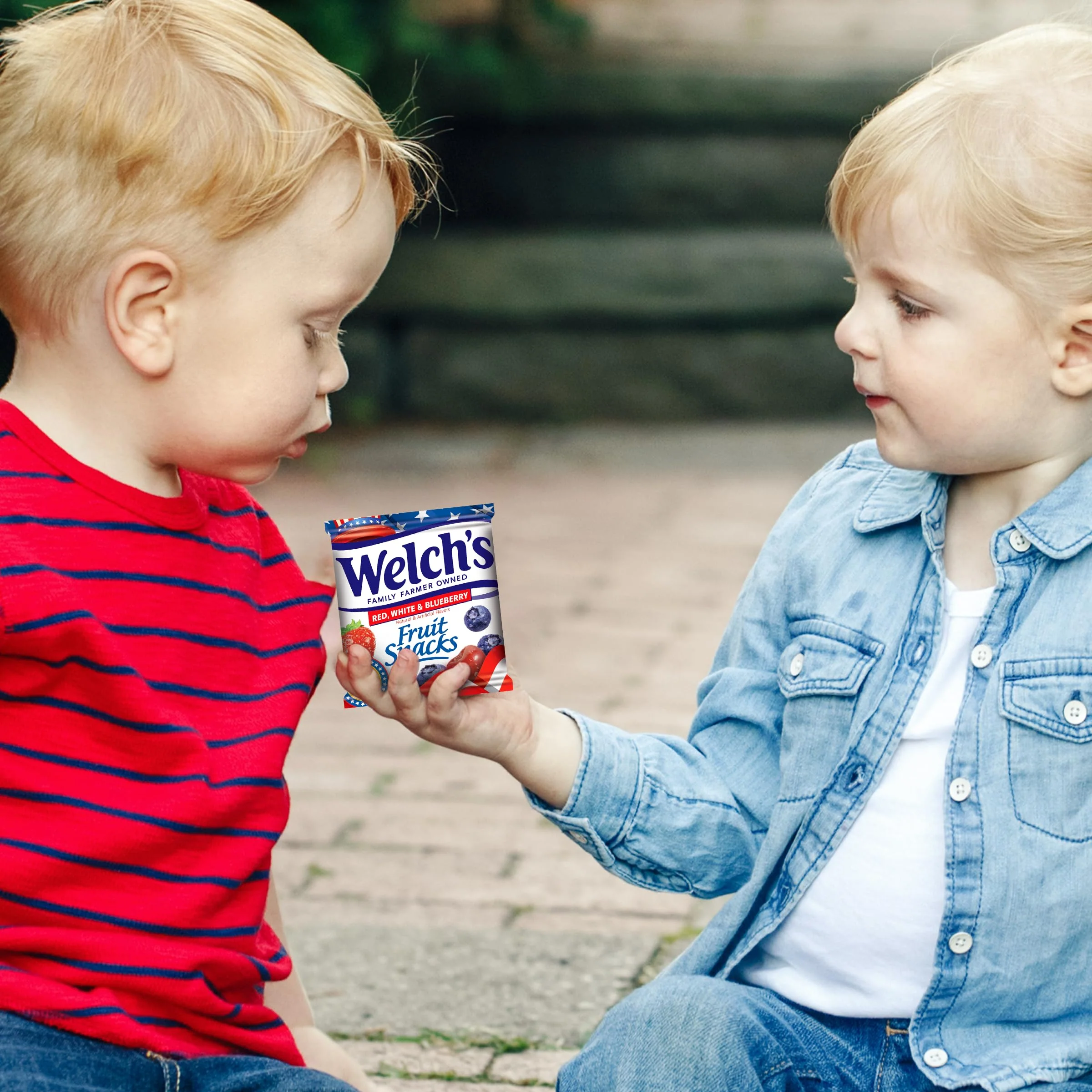 Welch's Fruit Snacks, Red, White & Blueberry, Great Snack for Summer Celebrations, Bulk Pack, Variety Pack, Individual Single Serve Bags, 0.5 Ounces (Pack of 26) - Image 4